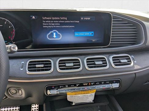 New 2026 Mercedes-Benz GLS 580 4MATIC image 11