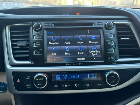 Used 2018 Toyota Highlander XLE image 29