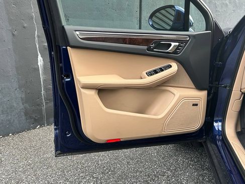 Certified 2026 Porsche Macan AWD/4WD image 33