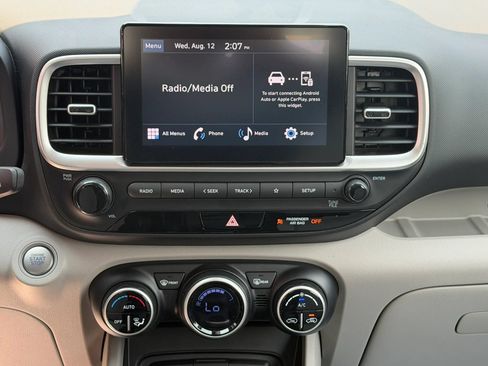 Used 2025 Hyundai Venue SEL FWD image 18