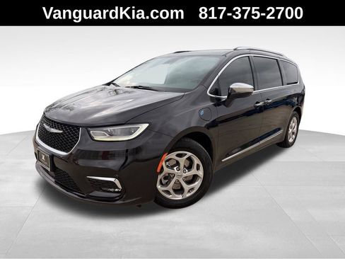 Used 2021 Chrysler Pacifica Limited w/ Uconnect Theater Family Group image 1