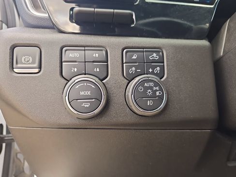 Used 2024 Chevrolet Silverado 2500 High Country w/ High Country Premium Package AWD/4WD image 26