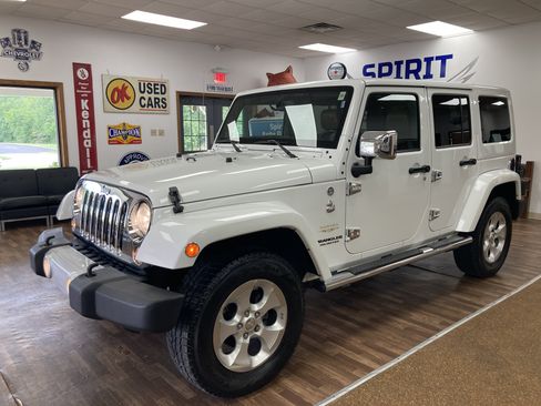 Used 2014 Jeep Wrangler Unlimited Sahara w/ Dual Top Group AWD/4WD image 1