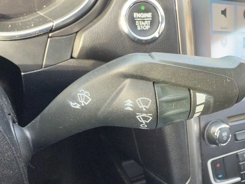 Used 2017 Ford Fusion SE w/ Fusion SE Technology Package image 13