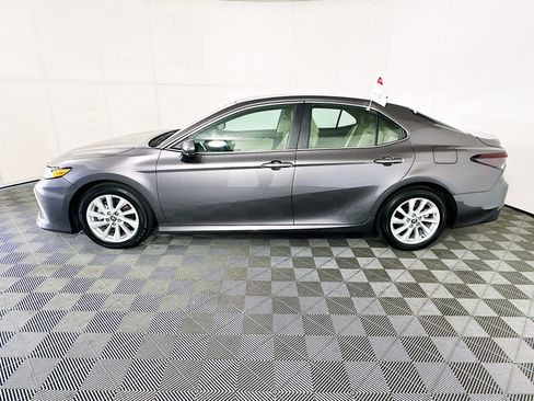 Certified 2022 Toyota Camry LE FWD image 6