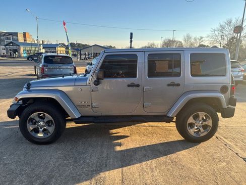 Used 2017 Jeep Wrangler Unlimited Sahara image 4