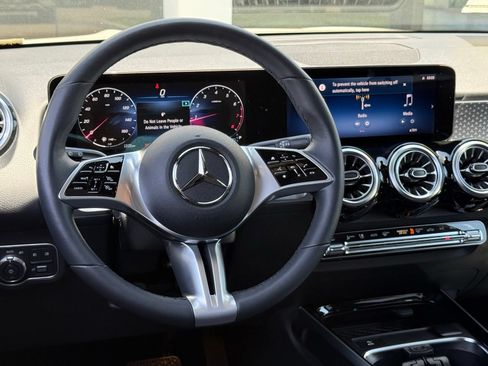 Used 2026 Mercedes-Benz GLB 250 image 42