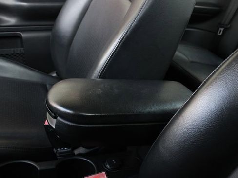 Used 2009 Volkswagen Beetle S image 18