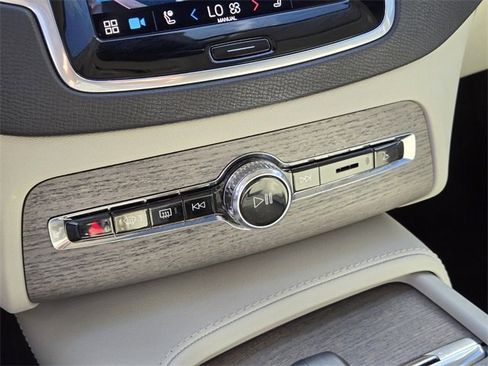 Certified 2023 Volvo XC90 B6 Core w/ Climate Package image 28