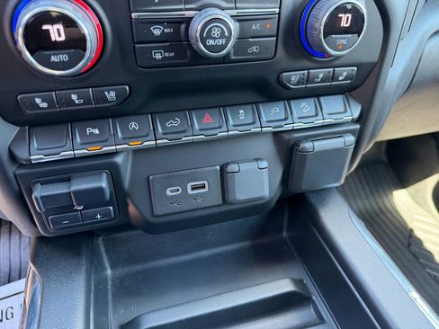Used 2022 Chevrolet Silverado 1500 LTZ AWD/4WD image 15