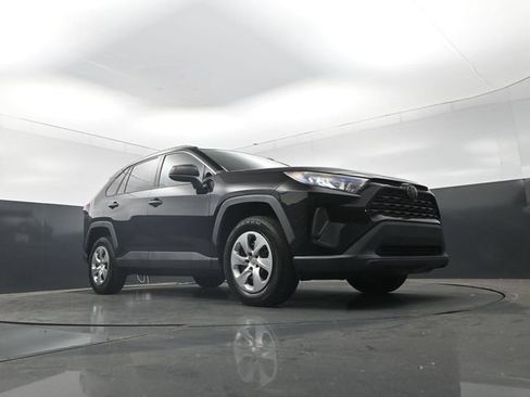 Used 2021 Toyota RAV4 LE FWD image 27