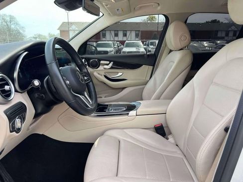 Used 2022 Mercedes-Benz GLC 300 w/ Premium Package Lite image 23