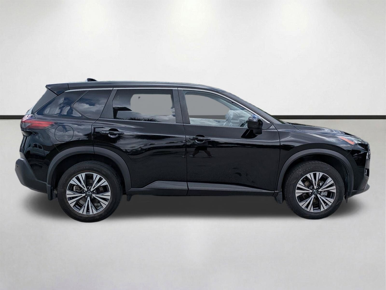 Used 2023 Nissan Rogue SV FWD image 3