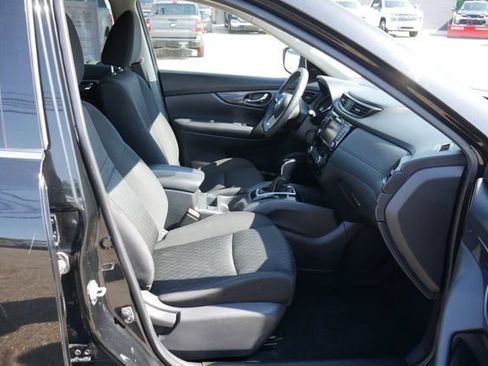Used 2020 Nissan Rogue SV FWD image 25