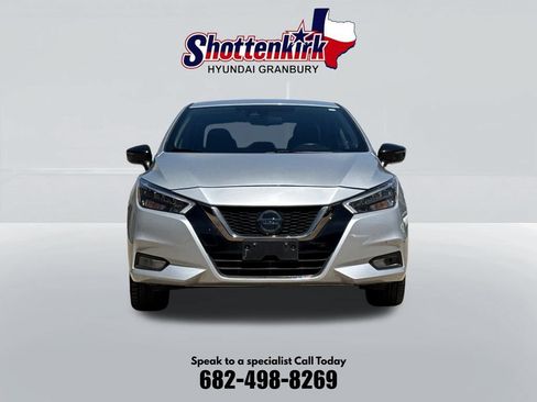 Used 2021 Nissan Versa SR FWD image 2