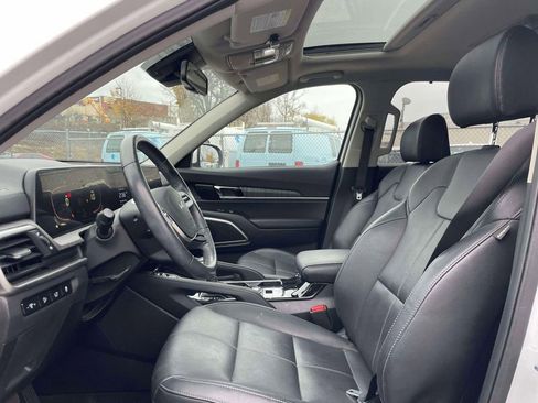 Used 2023 Kia Telluride EX w/ EX Captain's Chair Package image 15