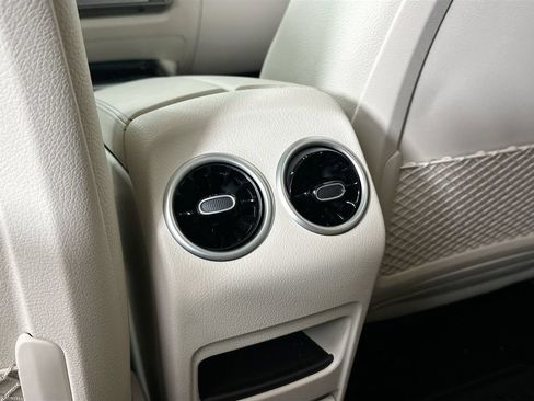 Used 2026 Mercedes-Benz GLB 250 4MATIC image 24