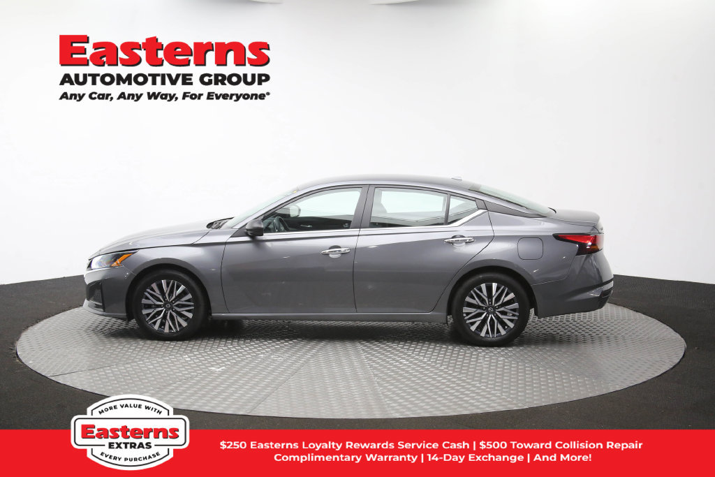 Used 2025 Nissan Altima 2.5 SV FWD image 60