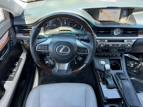 Used 2017 Lexus ES 350 w/ Luxury Package FWD image 24