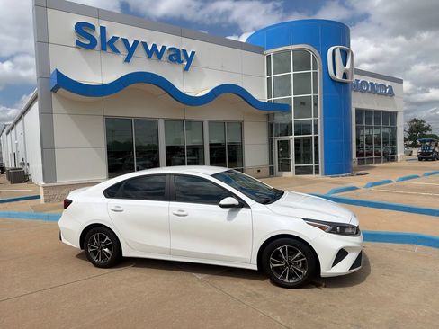 Used 2024 Kia Forte LXS w/ LXS Technology Package FWD image 1