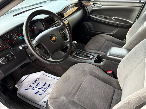 Used 2014 Chevrolet Impala LT w/ LT Sunroof Package image 10