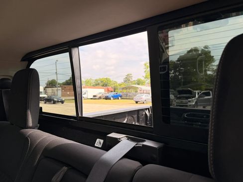 Used 2018 Nissan Titan SV w/ SV Convenience Package RWD image 25