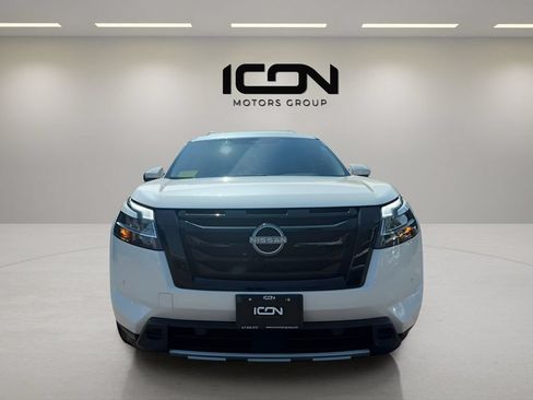 Used 2024 Nissan Pathfinder SL w/ Black Appearance Package AWD/4WD image 2