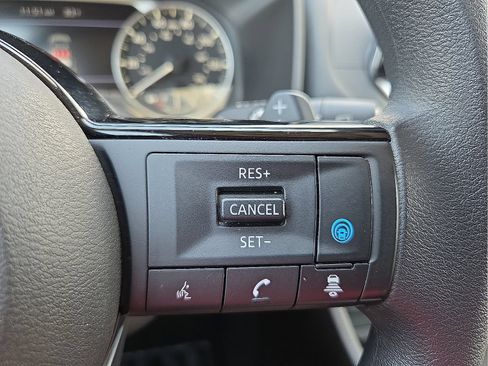 Used 2023 Nissan Rogue SV FWD image 18