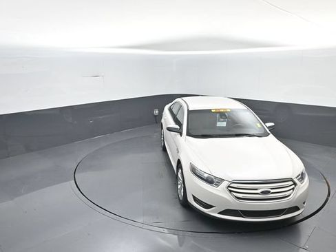 Used 2018 Ford Taurus Limited FWD image 28