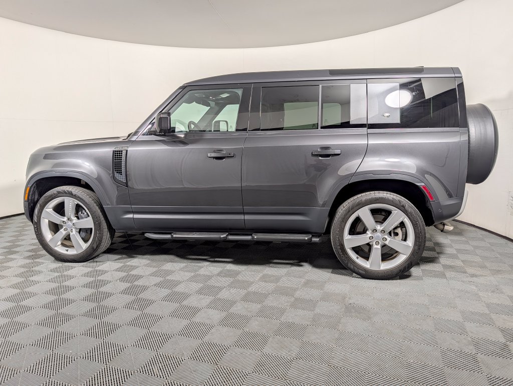 Used 2024 Land Rover Defender 110 SE AWD/4WD image 5