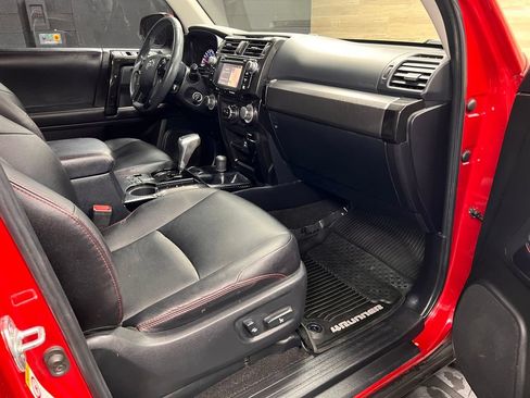 Used 2018 Toyota 4Runner TRD Off-Road Premium AWD/4WD image 9
