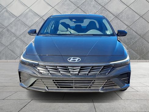 Certified 2025 Hyundai Elantra Sport image 2