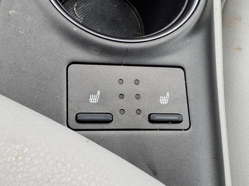 Used 2022 Toyota Camry SE w/ Cold Weather Package image 17