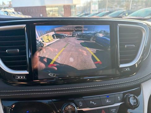 Used 2023 Chrysler Pacifica Touring-L w/ Uconnect Theater Family Group image 23