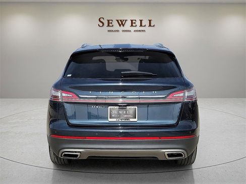 Used 2022 Lincoln Nautilus Reserve w/ Luxury Package image 4