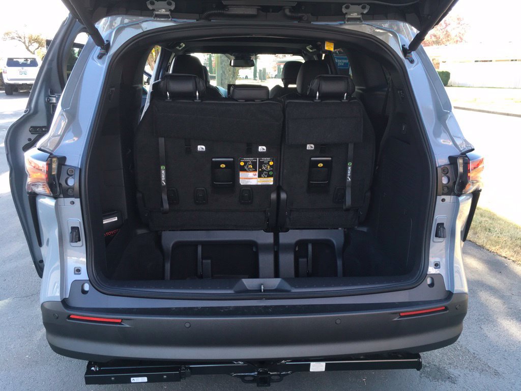 New 2026 Toyota Sienna XLE Woodland Edition AWD/4WD image 30