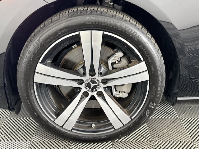 Used 2025 Mercedes-Benz C 300 Sedan image 38