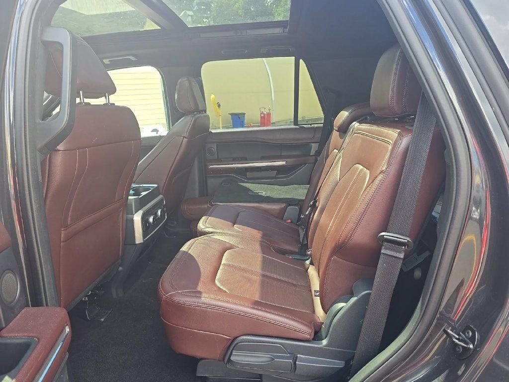 Used 2023 Ford Expedition Limited AWD/4WD image 9