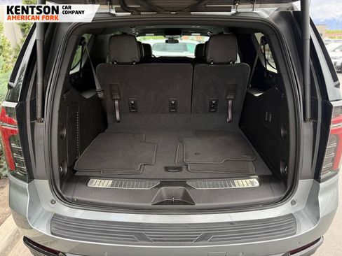 Used 2025 Chevrolet Suburban Z71 AWD/4WD image 40