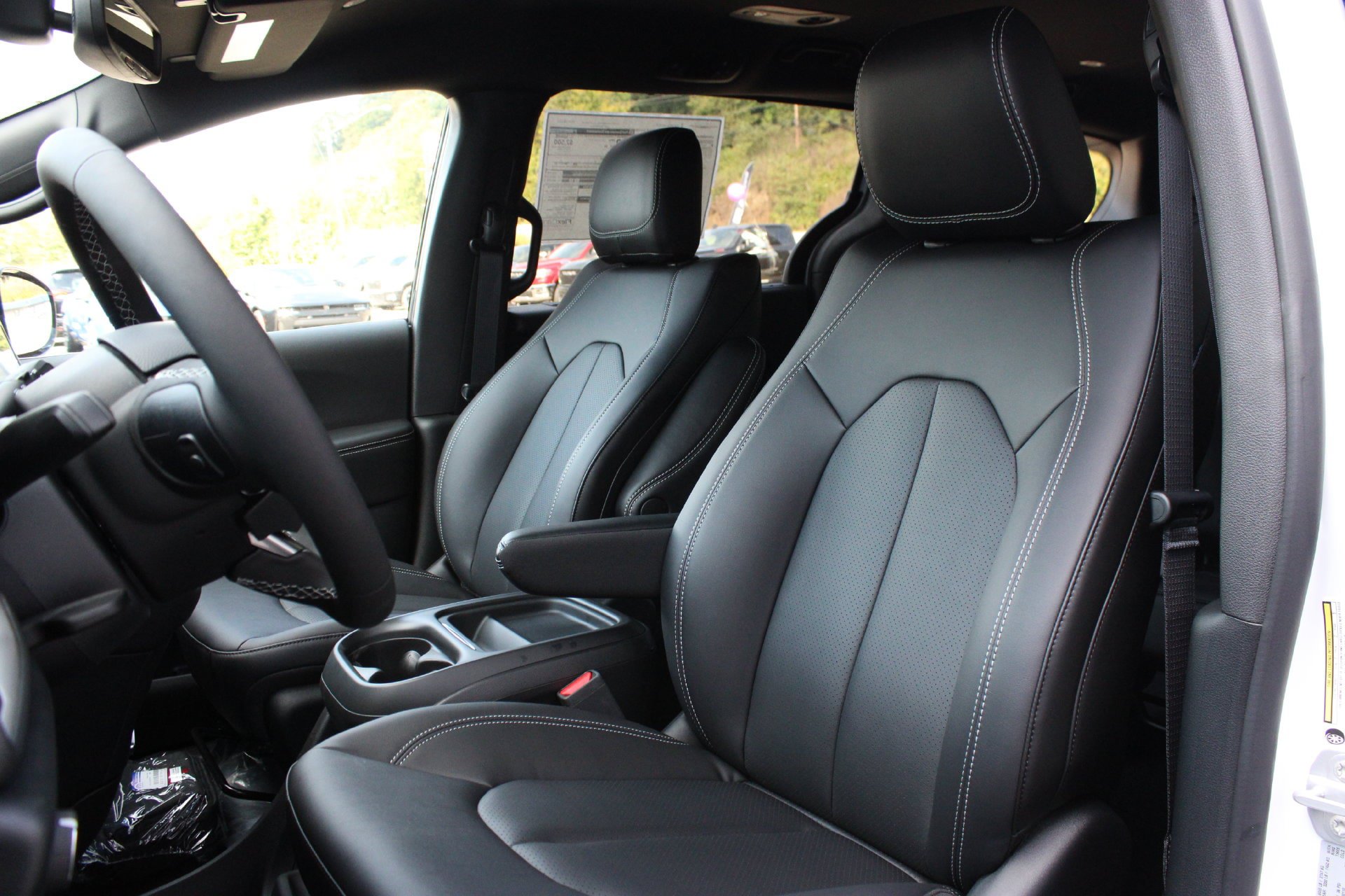 New 2027 Chrysler Pacifica Select FWD image 14