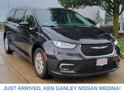 Used 2023 Chrysler Pacifica Touring-L