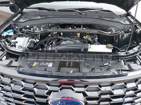 Used 2025 Ford Explorer ST-Line w/ Premium Package image 32