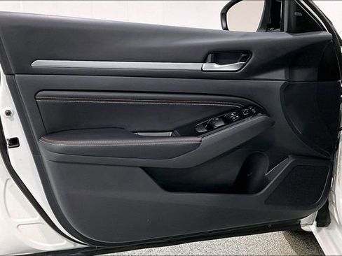 Used 2023 Nissan Altima 2.5 SR AWD/4WD image 21