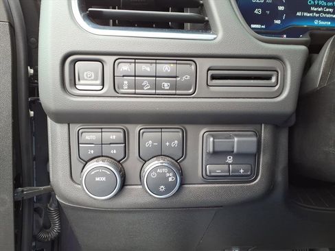 Used 2022 Chevrolet Suburban Z71 w/ Luxury Package image 23