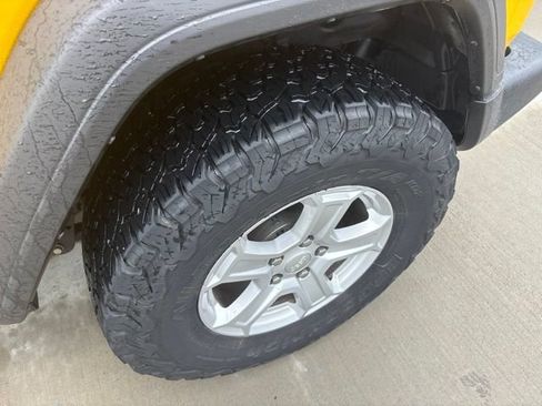 Used 2019 Jeep Wrangler Sport AWD/4WD image 9