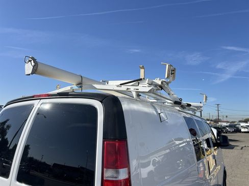 Used 2018 Chevrolet Express 2500 w/ Driver Convenience Package image 23