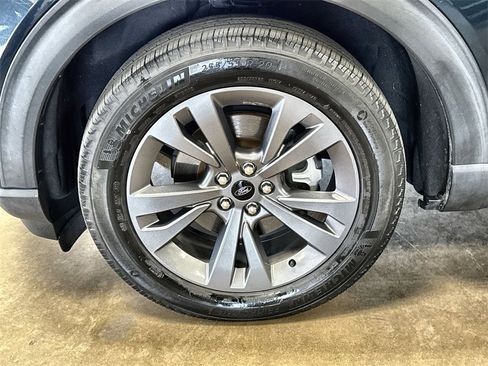 Used 2022 Ford Explorer XLT w/ Equipment Group 202A image 33