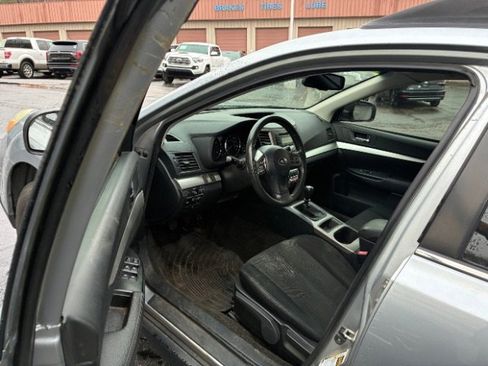 Used 2013 Subaru Outback 2.5i image 9