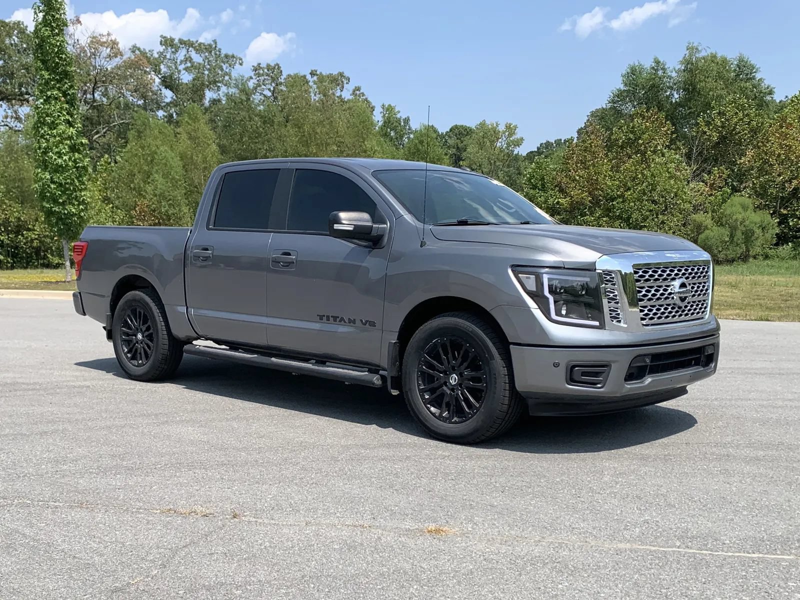 Used 2019 Nissan Titan SV w/ SV Convenience Package RWD image 1