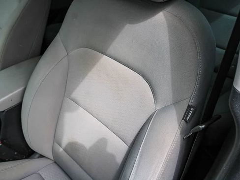 Used 2019 Hyundai Elantra SE FWD image 12